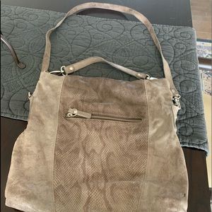 Crossover woman’s bag with optional smaller strap